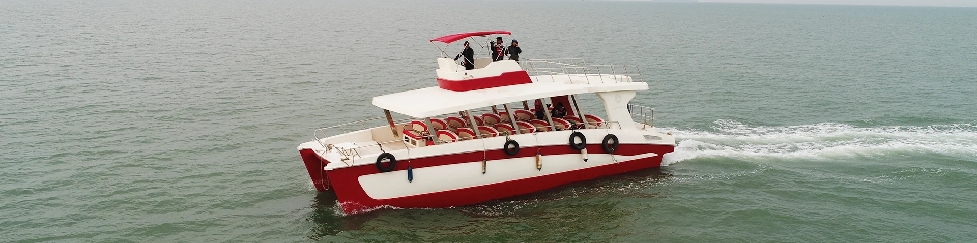 Mashua ya abiria ya Catamaran
