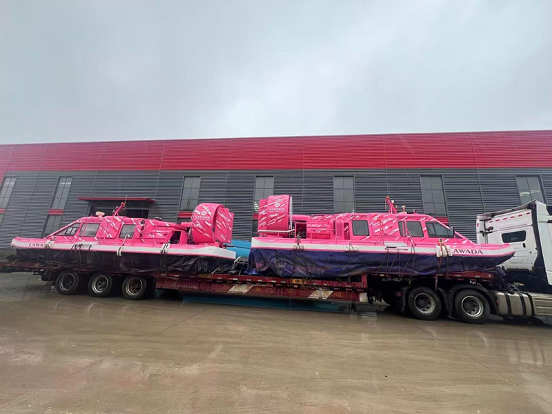 Lawada ® imetoa hovercrafts mbili za kazi nyingi, kuongeza uzoefu na ufanisi wa kiutendaji wa eneo lenye mazingira mazuri.