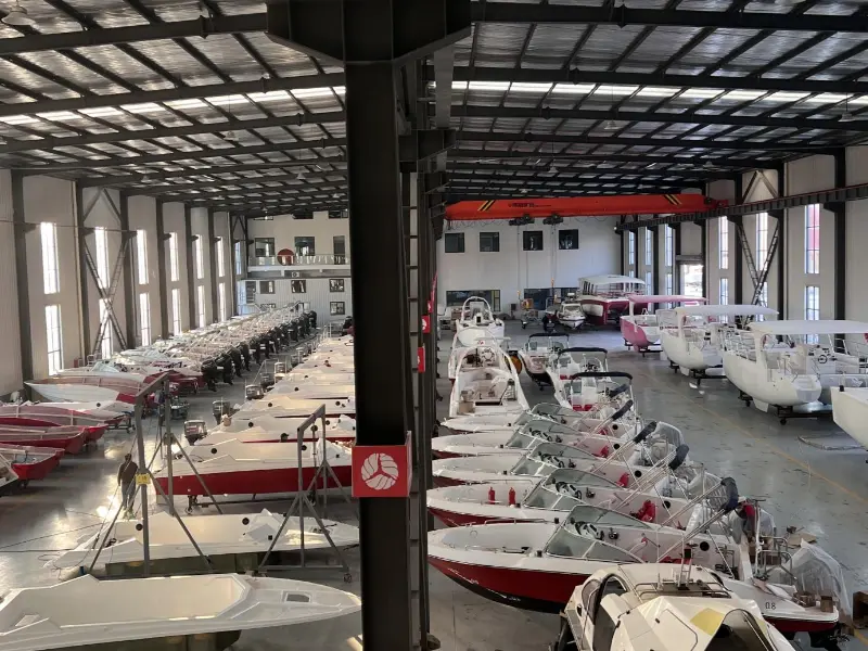 Lawada ® yacht itatoa boti 42 za kasi zilizotengenezwa kwa kasi, iliyoundwa mahsusi kwa hali ya maji ya Bijia Mountain Mountain.